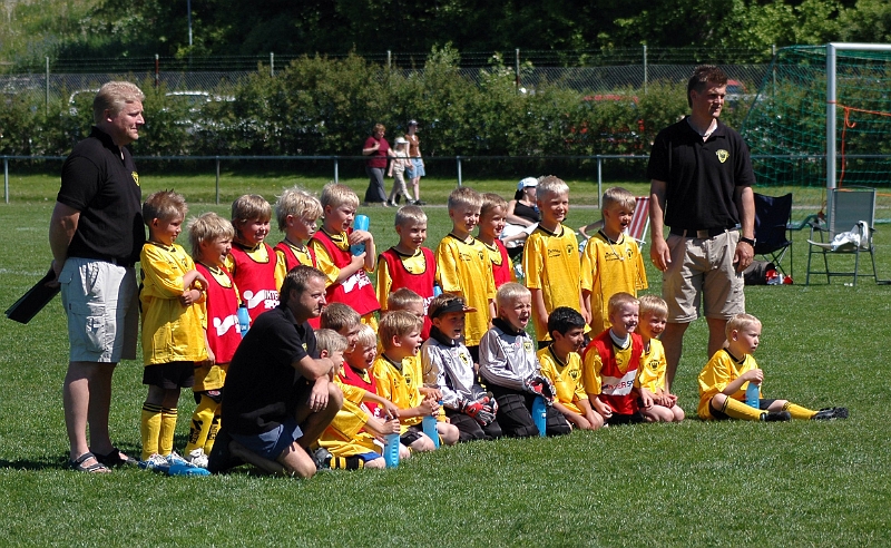 2006-06-10 (81).JPG - Pojkar-99 Arboga Södra IF Lagfoto